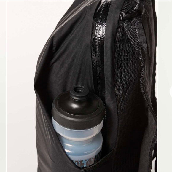 Lululemon Surge Run Backpack II *16L - Picture 14 of 14